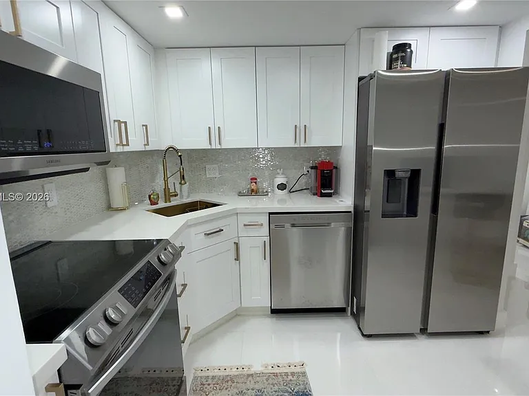 2333 Brickell Ave #614 — Photo 6