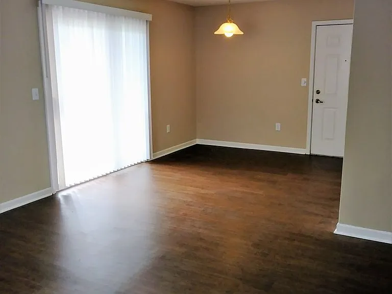 185 - COUNTRY VIEW APARTMENTS — Photo 34