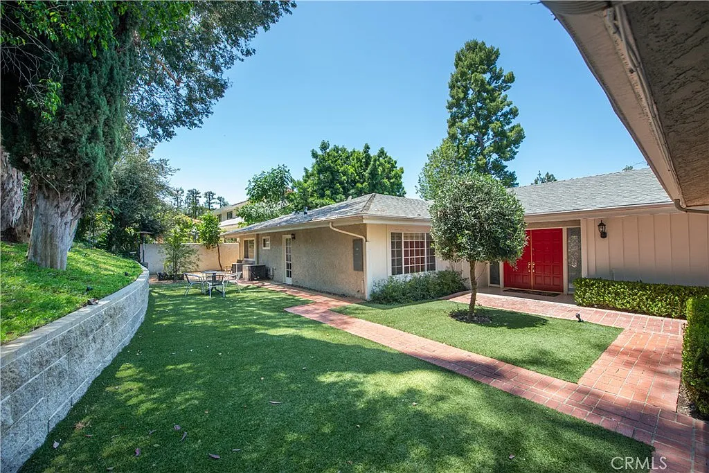 5 bed, 3.5 bath, 3150 sqft, $7,850 — Photo 2