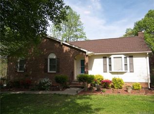 1010 Forestbrook Dr, Gastonia, NC 28056