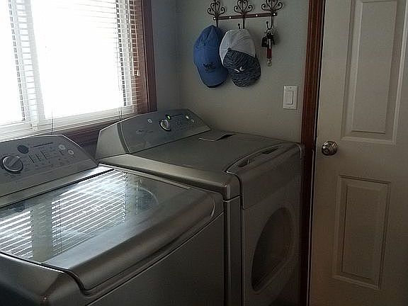 Laundry room/garage access