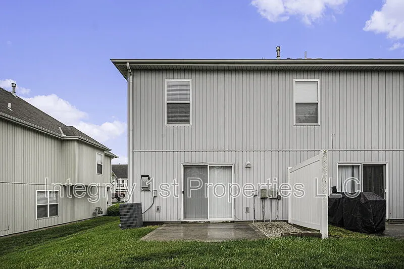 3 bed, 2.5 bath, 1516 sqft, $1,725 — Photo 4