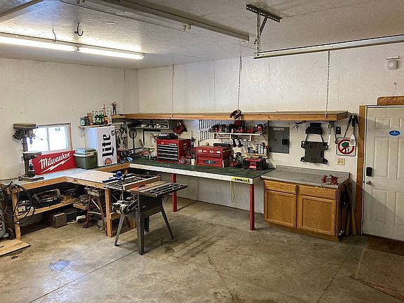 4th image of 101 Spruce St