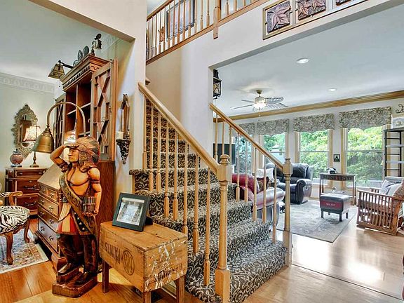 4th image of 2205 N Stoneybrook Cir
