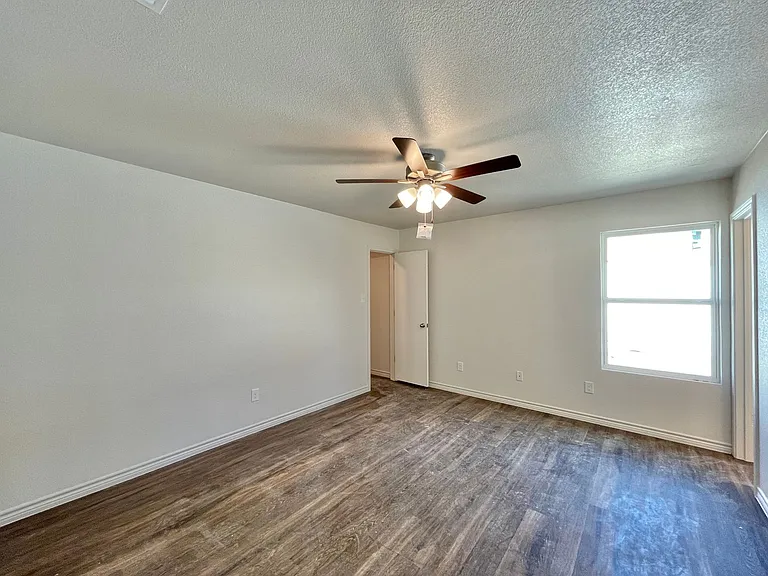 1704 Clovis Dr — Photo 15