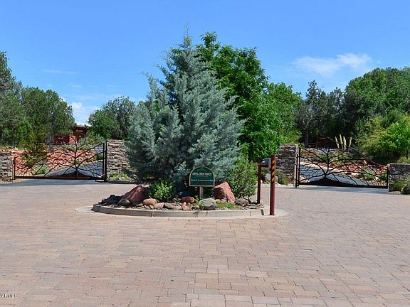 3rd image of 375 Cross Creek Cir