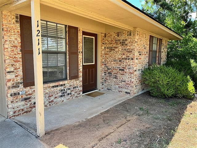 1st image of 1211 S Lillis Ln