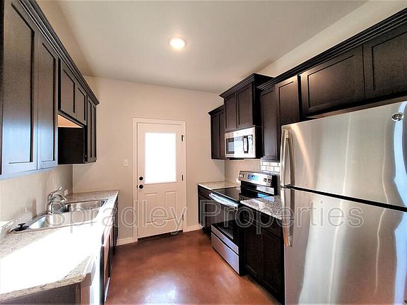 3rd image of 206 Juniper Dr
