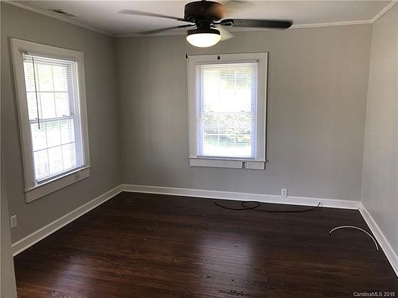 3rd image of 807 Woodlawn St