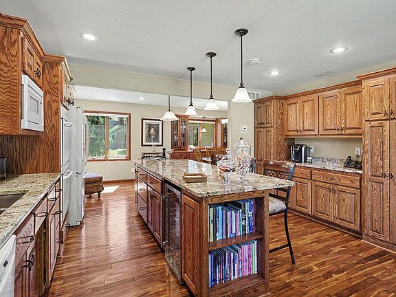 4th image of 7016 Beacon Cir