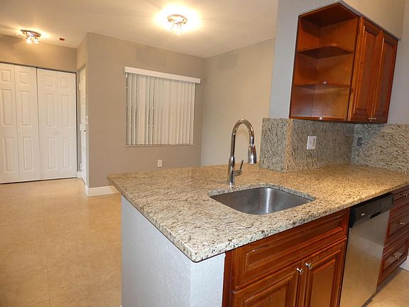 4th image of 2841 N Oakland Forest Dr #207-1