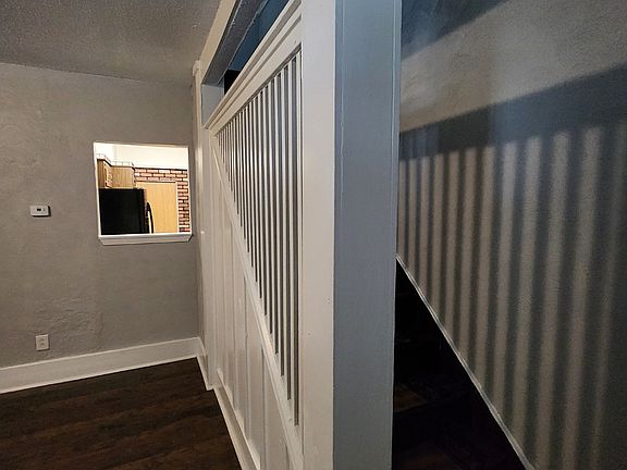 2nd image of 836 Gearing Ave
