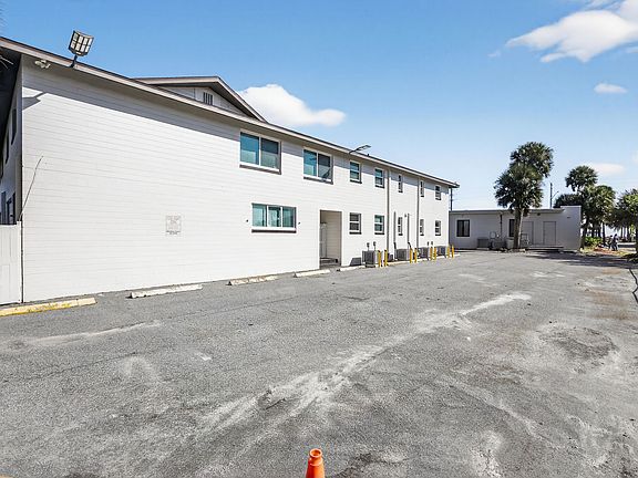 4th image of 624 Braddock Ave #102