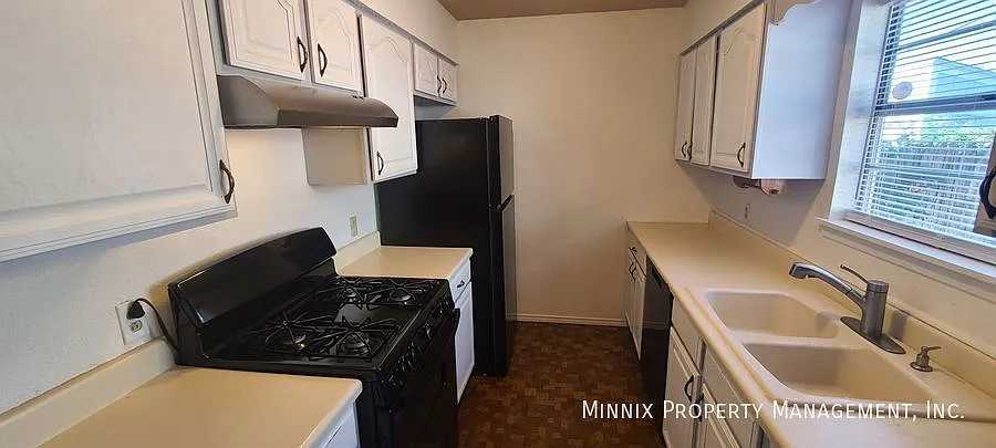 2905 Ventura Ave. — Photo 4