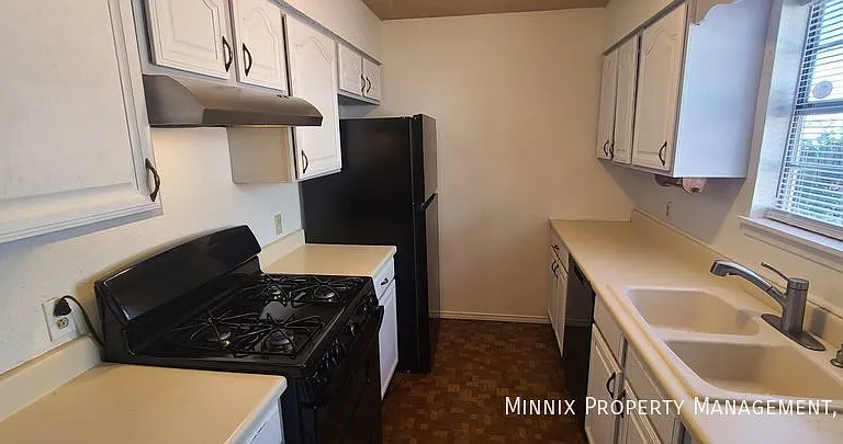 2905 Ventura Ave — Photo 4