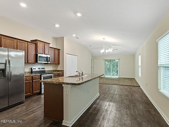 5th image of 8054 MEADOW WALK Lane