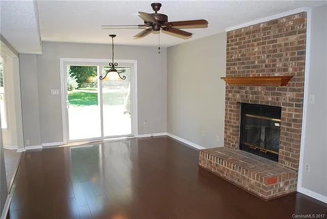 4 bed, 2.5 bath, 1922 sqft, $2,595 — Photo 3