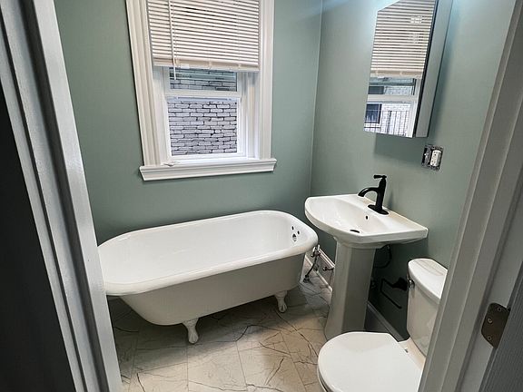 5th image of 55 Park Dr APT 10