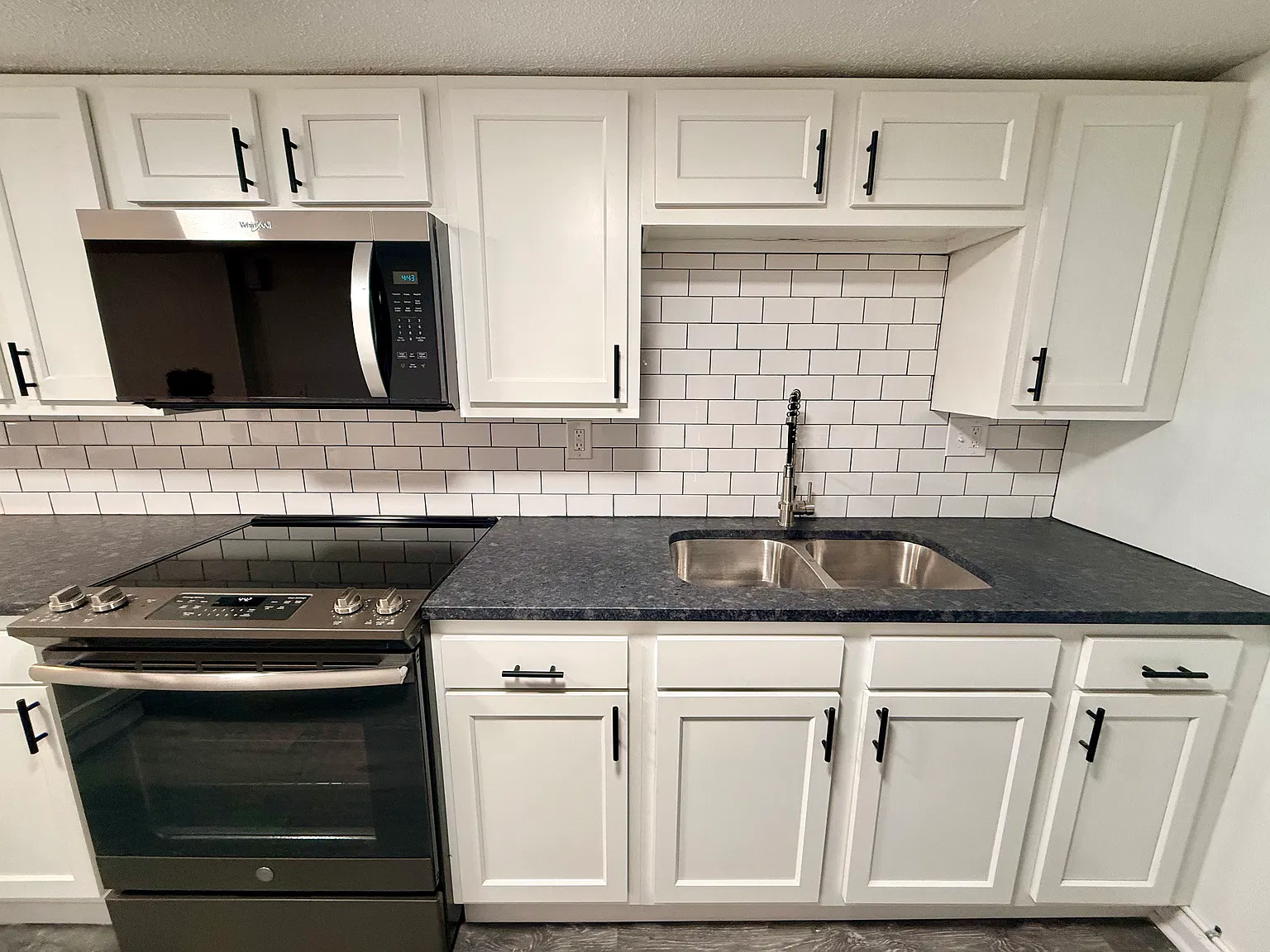 2 bed, 1012 sqft, $1,300 — Photo 3
