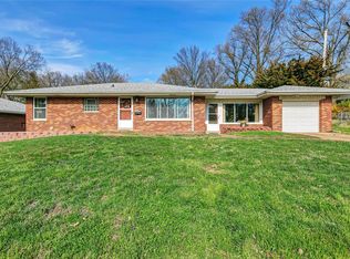 3739 Park Crest Dr, Saint Louis, MO 63125