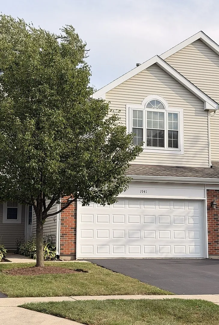 2 bed, 2.5 bath, 1800 sqft, $2,895 — Photo 1