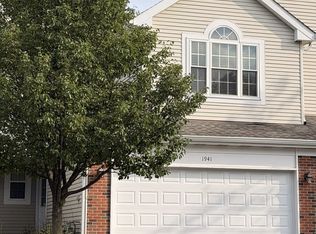 1941 Blackberry Ln, Hoffman Estates, IL 60169