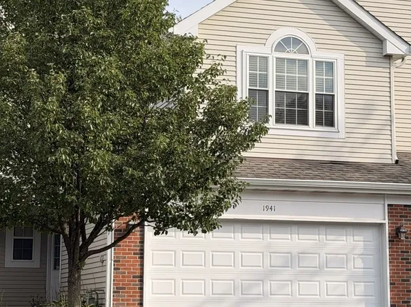 1941 Blackberry Ln, Hoffman Estates, IL 60169