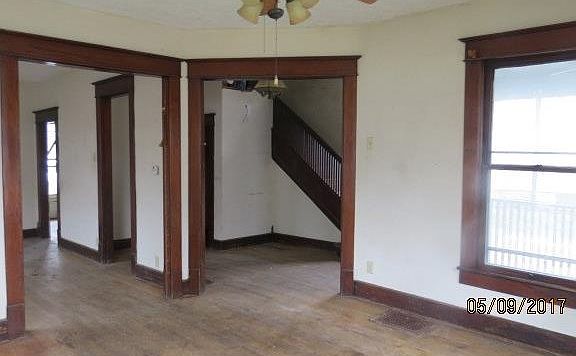 4th image of 301 N Park St