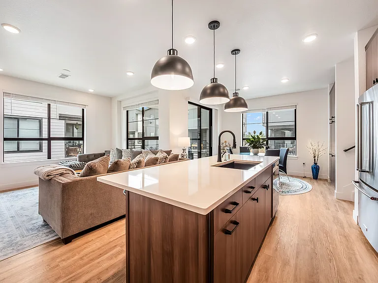 2042 S Holly St #1 — Photo 4