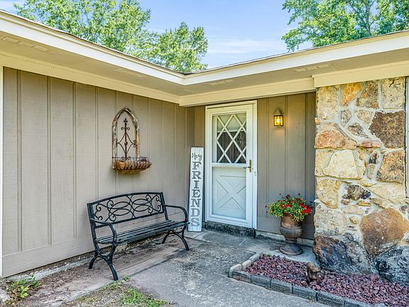 4th image of 249 Ruby Ln