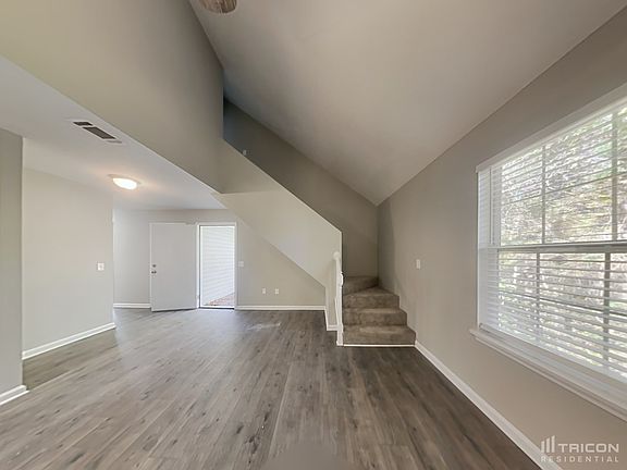 3rd image of 2409 Iron Horse Dr