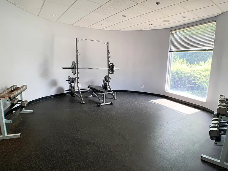 Knobs Pointe Apartments — Photo 16