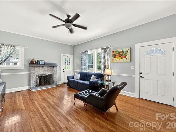 4th image of 320 E 3rd Ave