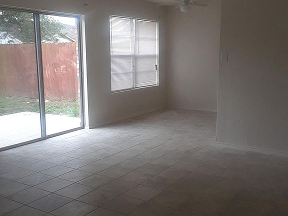 Living room/dining area combination