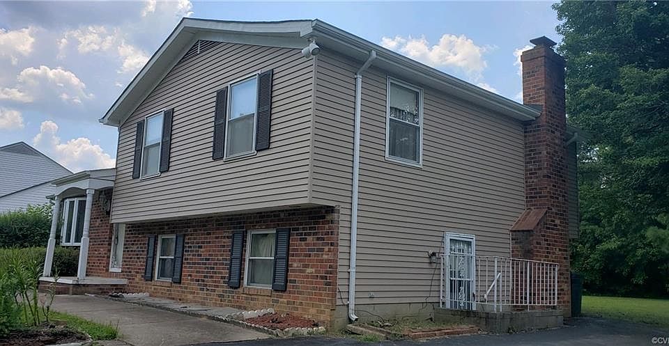 2nd image of 6512 McLean St