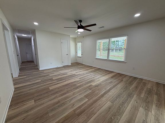5th image of 1111 Eaglewood Dr