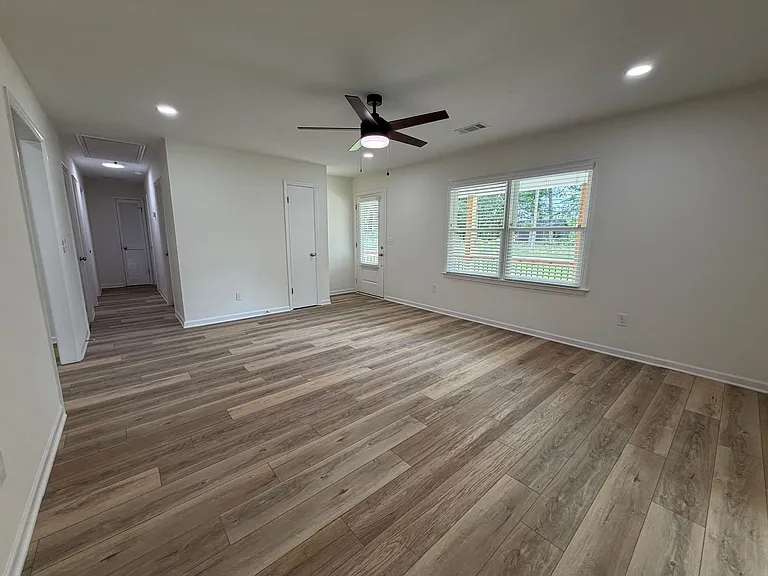 1111 Eaglewood Dr — Photo 5