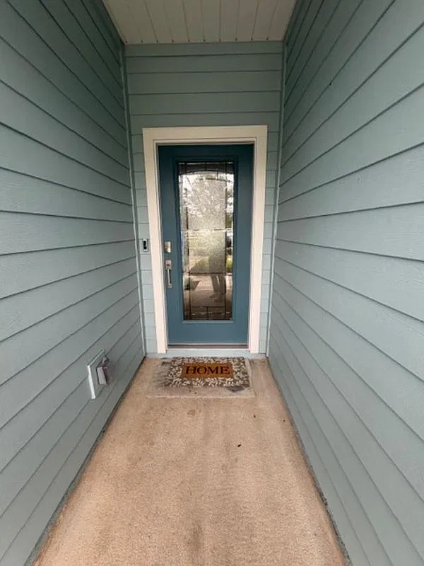 3 bed, 2.5 bath, 1650 sqft, $2,100 — Photo 2