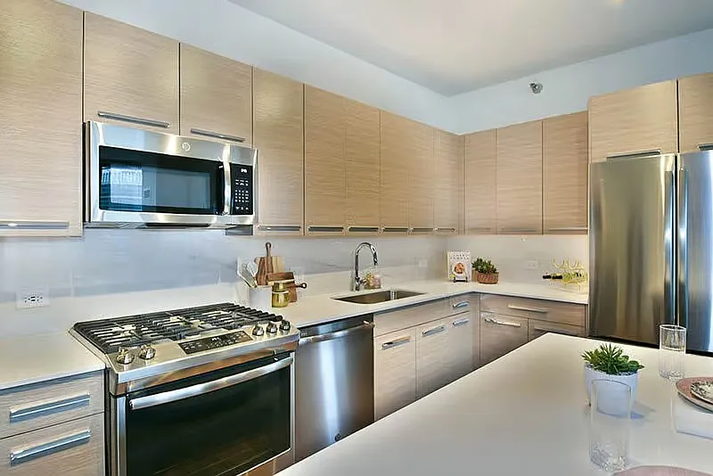 1 bed, 735 sqft, $3,263 — Photo 2
