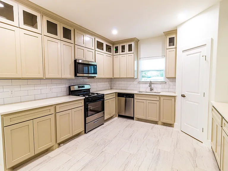 536 Highview Ct — Photo 7