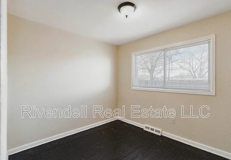 1127 Xenia St — Photo 9