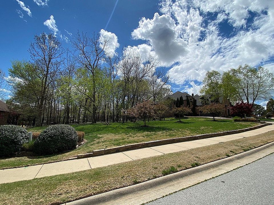 1st image of 1702 NE Chapel Hill Dr