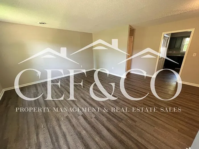 2 bed, 1.0 bath, $995 — Photo 2