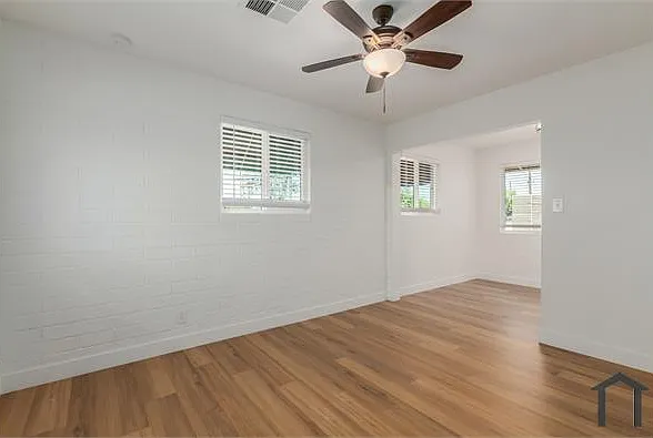 2 bed, 450 sqft, $1,200 — Photo 2