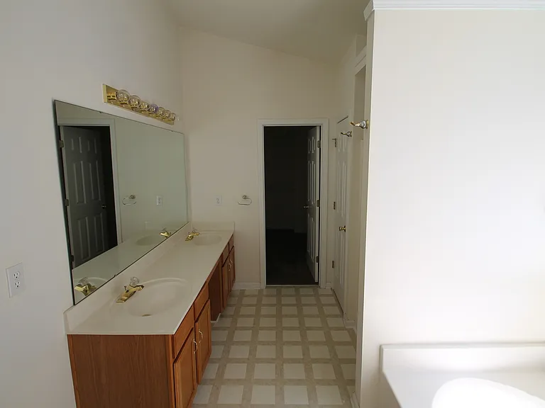 583 Stonehenge Dr — Photo 22