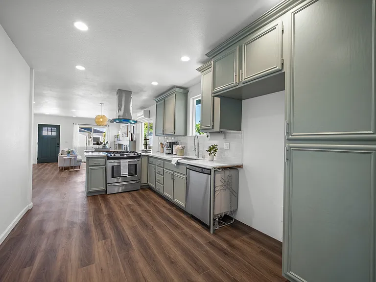 223 Emerson St — Photo 11