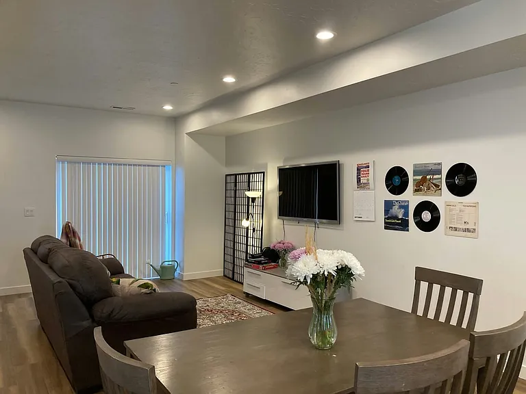 359 N 700 W #7 — Photo 3