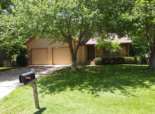 506 Huntington Dr S, Greenwood, MO 64034