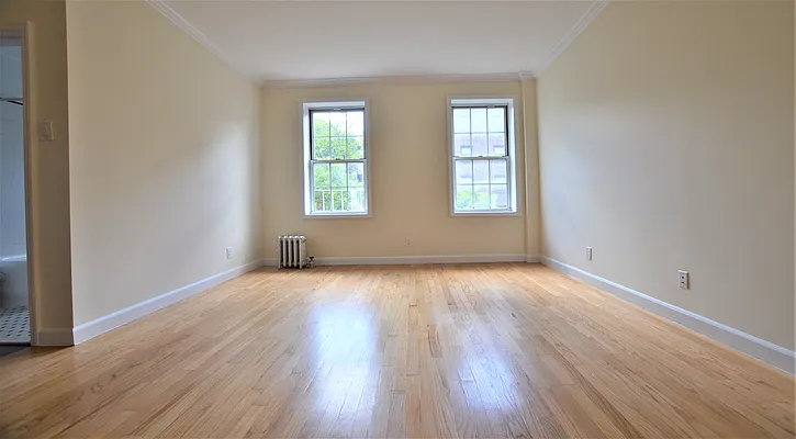 Rented by Manhattan Realty Group | media 9