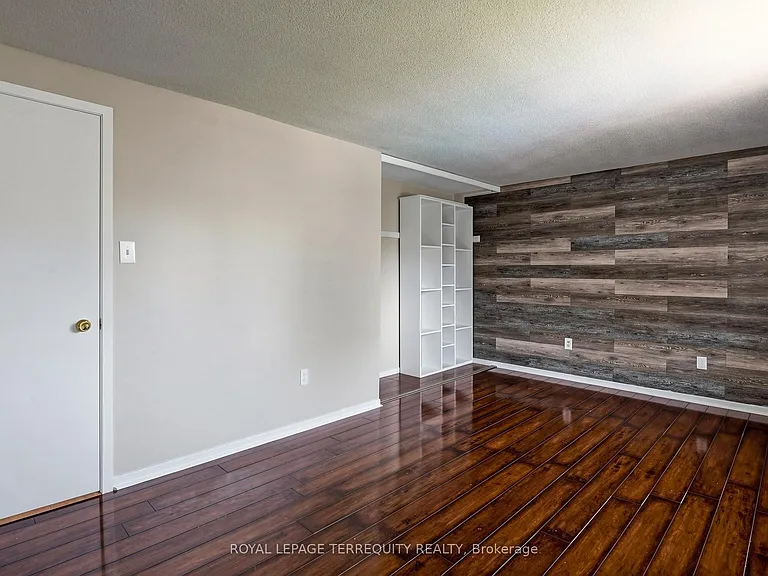 7 Yorkville Ct — Photo 24